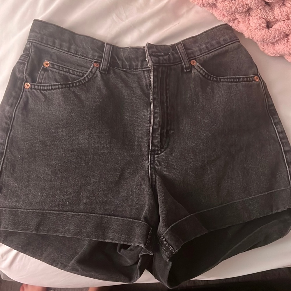 TOPSHOP JEAN SHORTS!!